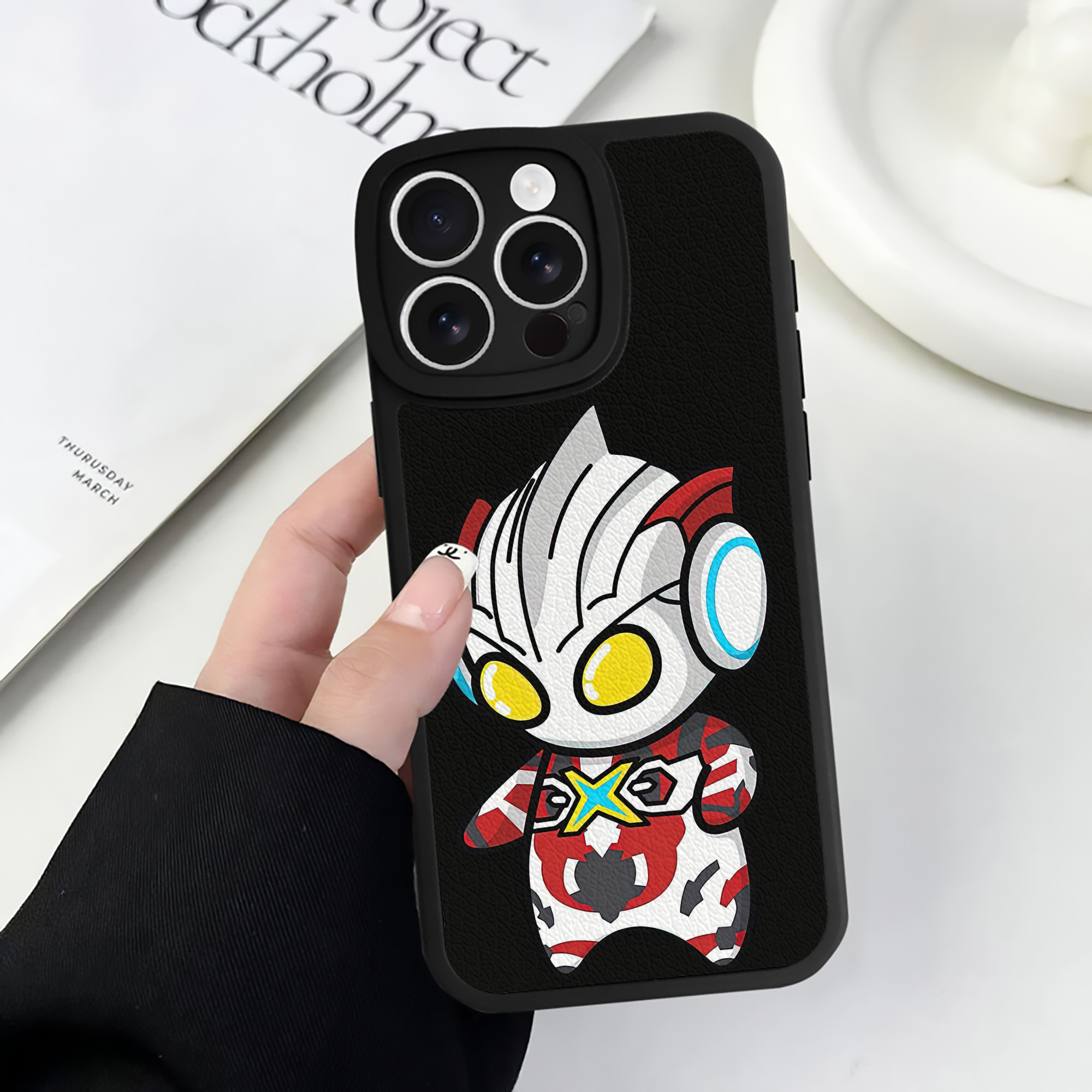 （画像用） ウルトラマン Ultraman 【iPhone 16シリーズ対応】シリコンスマホケース（レザー調） 材質：シリコン